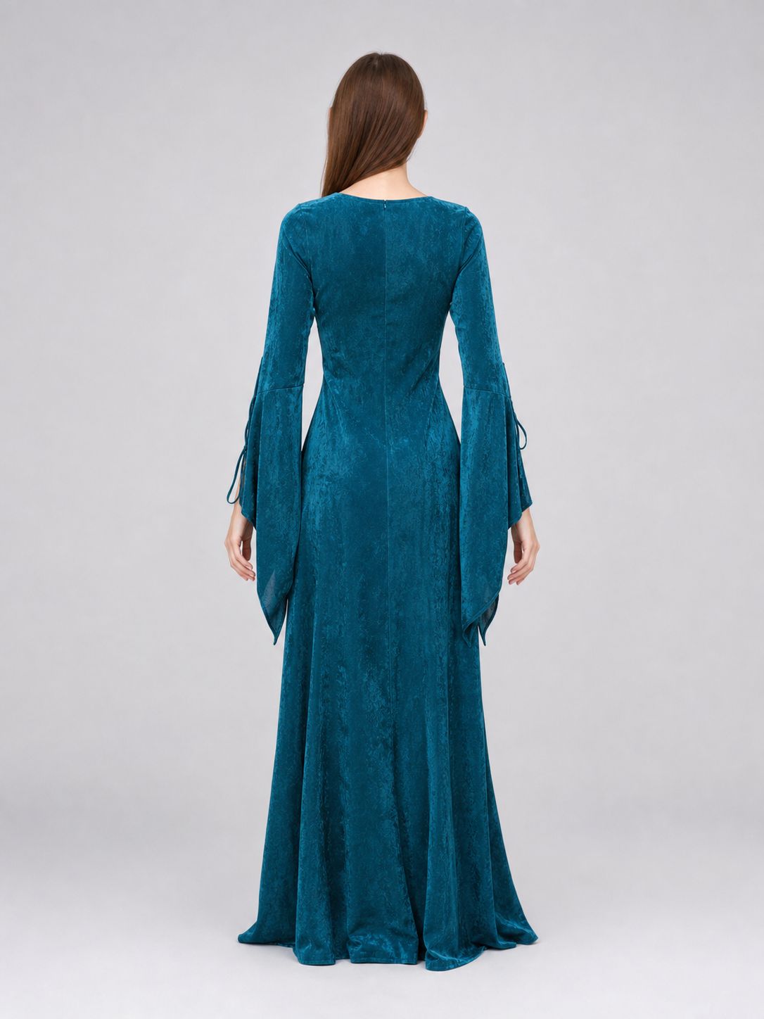 Long Retro-Style Dress with Sleeves and Belt