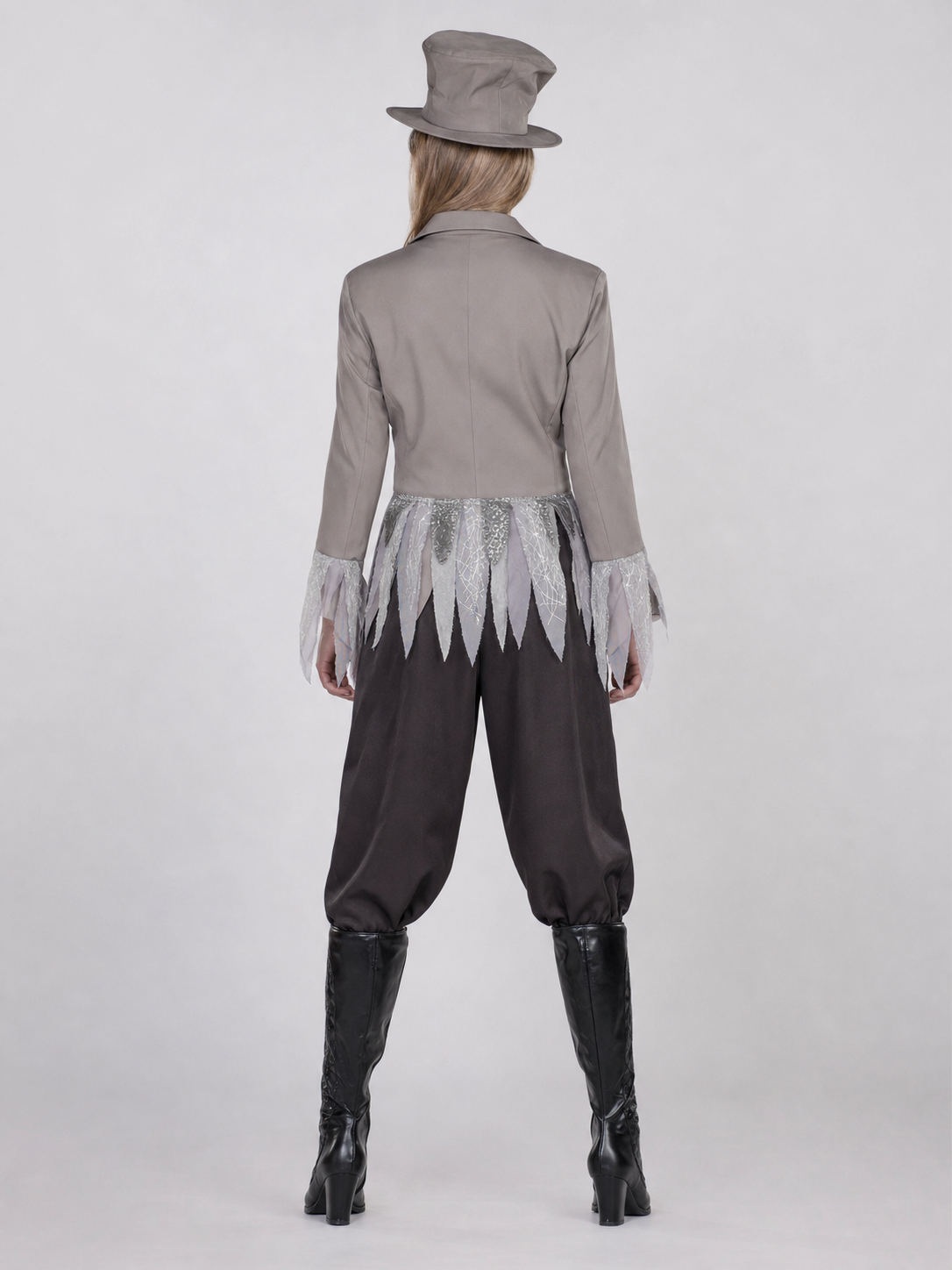 Gothic vampire costume with top hat for Halloween
