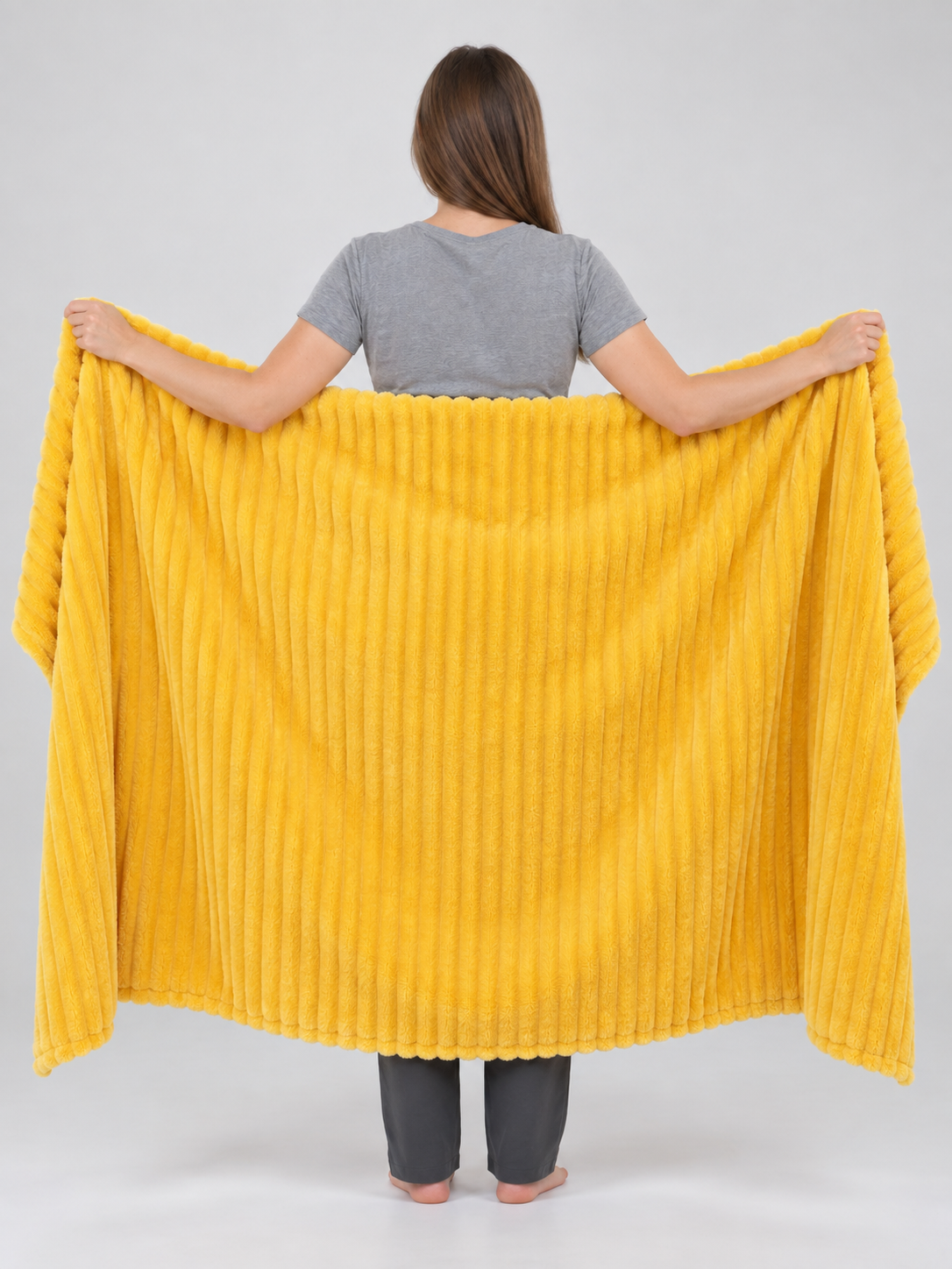 Gold Blanket Made of Polyester and Flannel with Embossed Stripes