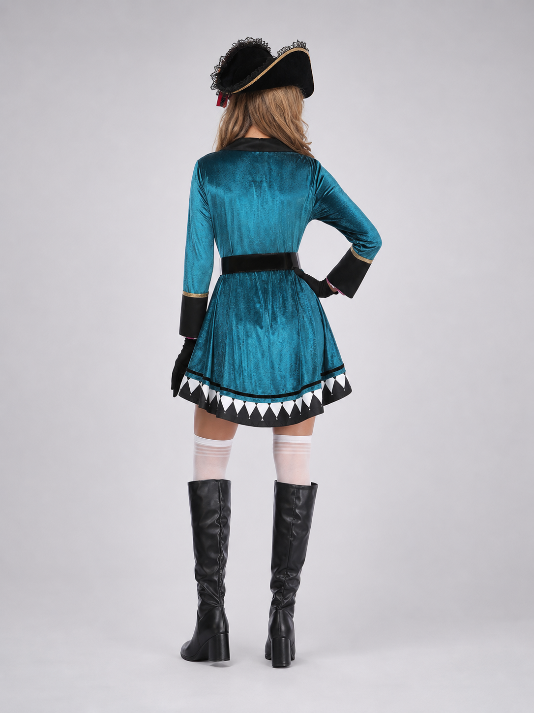 The set is designed in a pirate theme and combines clothing with distinctive character details. The main color accents are white, pink, turquoise, gold, and black. The upper part features a pink-and-white diamond pattern, while the black co