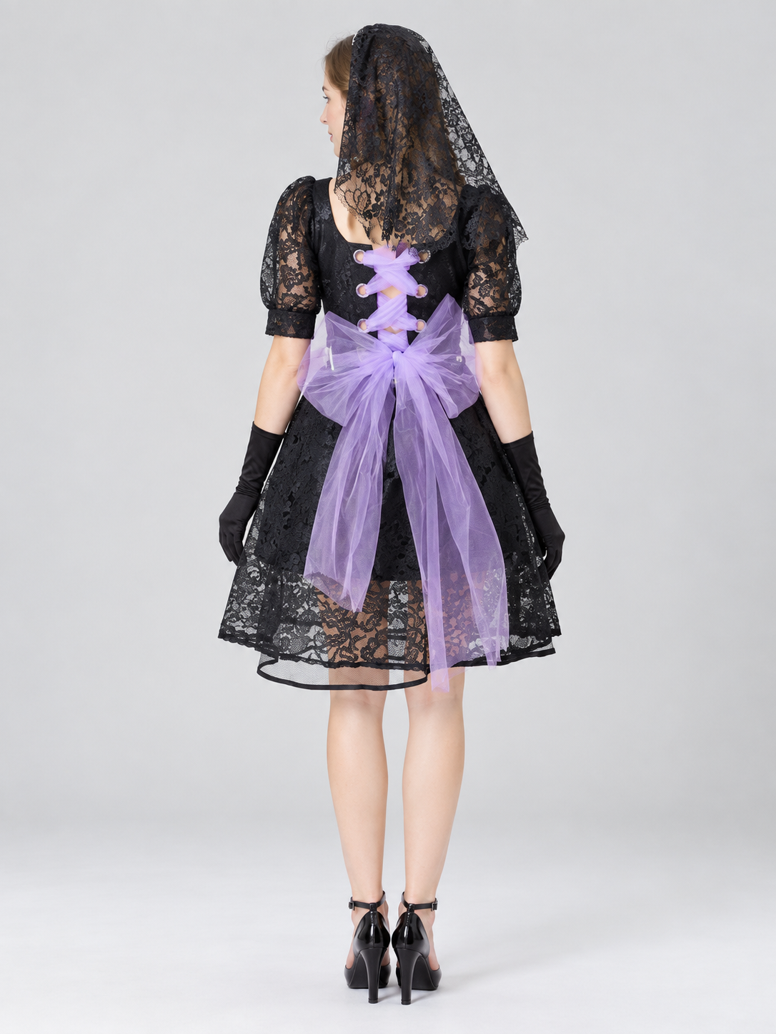 Gothic-Style Carnival Costume with Veil and Gloves