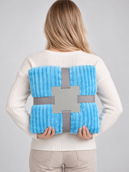 Blue throw blanket made of soft fluffy polyester flannel