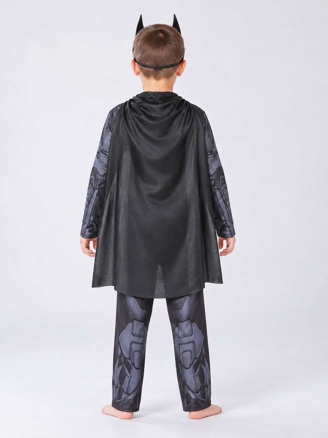 Kids' superhero carnival costume with cape and mask