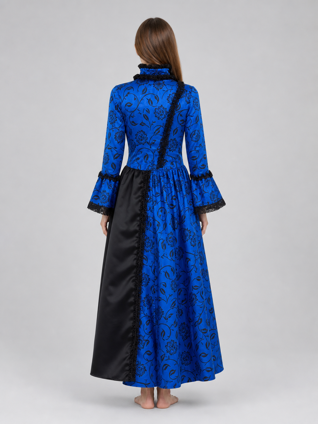 Long vintage-style dress with a floral pattern