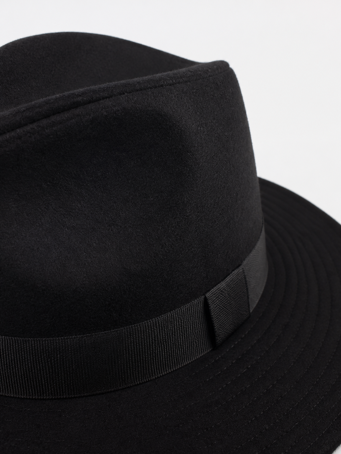 Carnival fedora hat with a wide brim