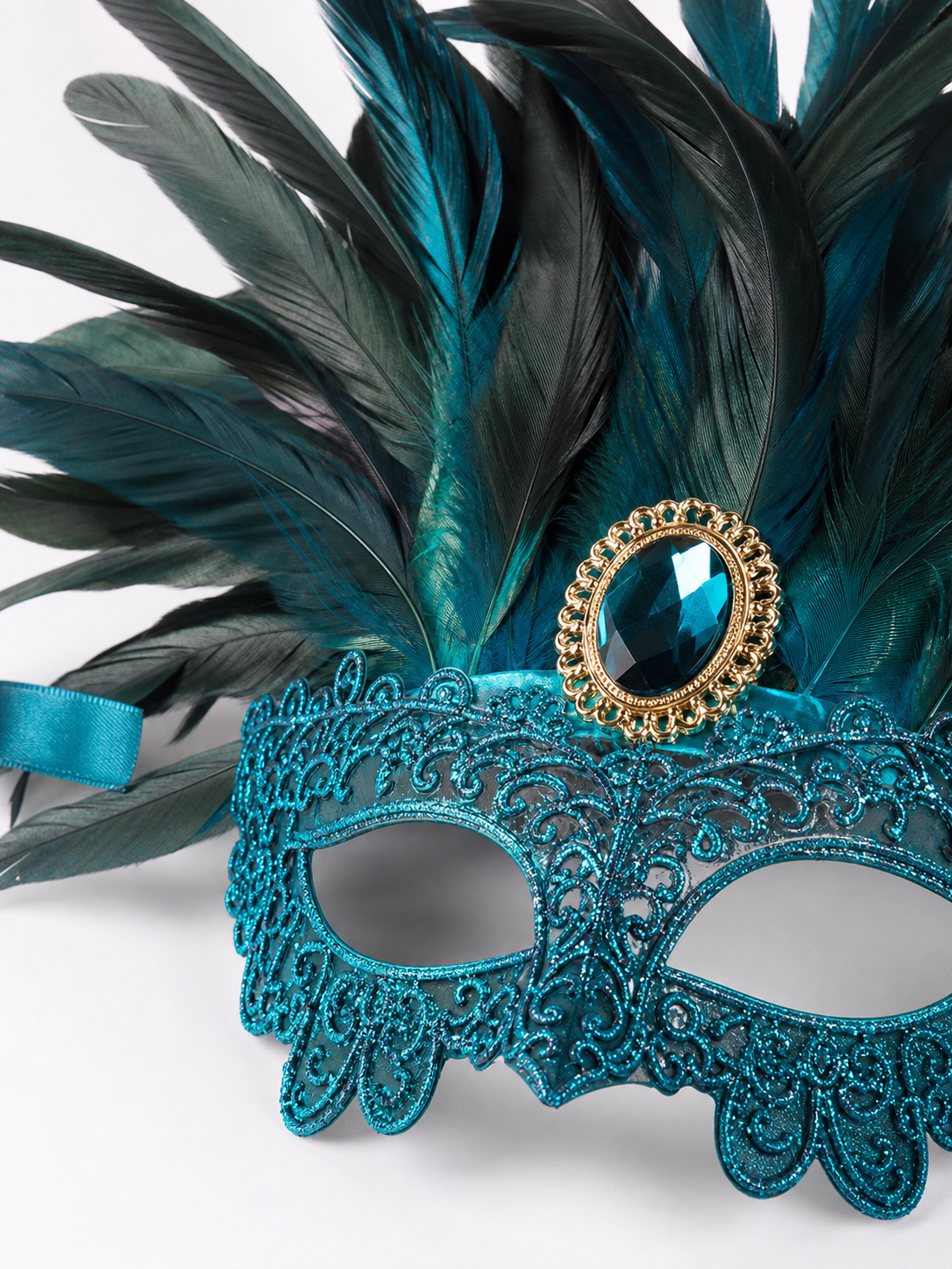 Carnival headpiece with feathers and a mask