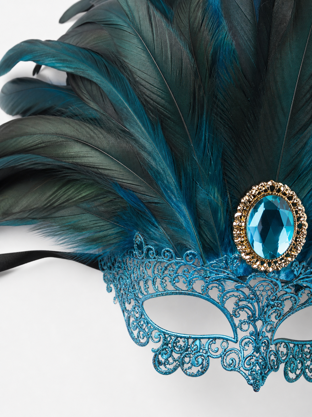 Carnival headpiece with feathers and a mask