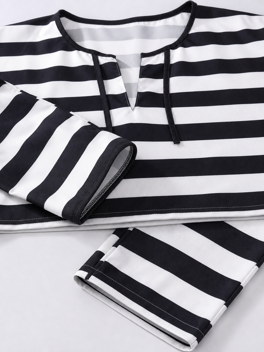 Striped prisoner costume with cap and handcuffs