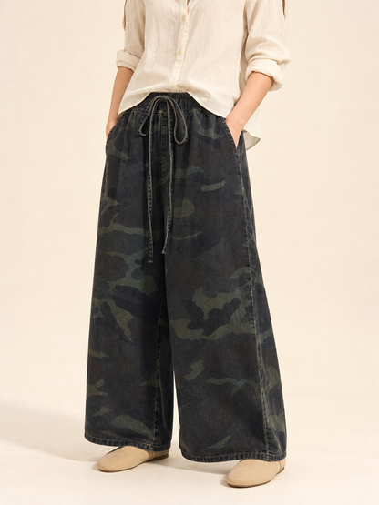 Wide-Leg Cropped Jeans with Camouflage Print