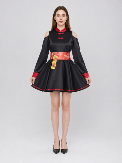 This costume dress is designed for striking theatrical looks and is suitable for cosplay, costume parties, themed performances, and photo shoots. The model follows a traditional Chinese style with expressive decorative details. The main col