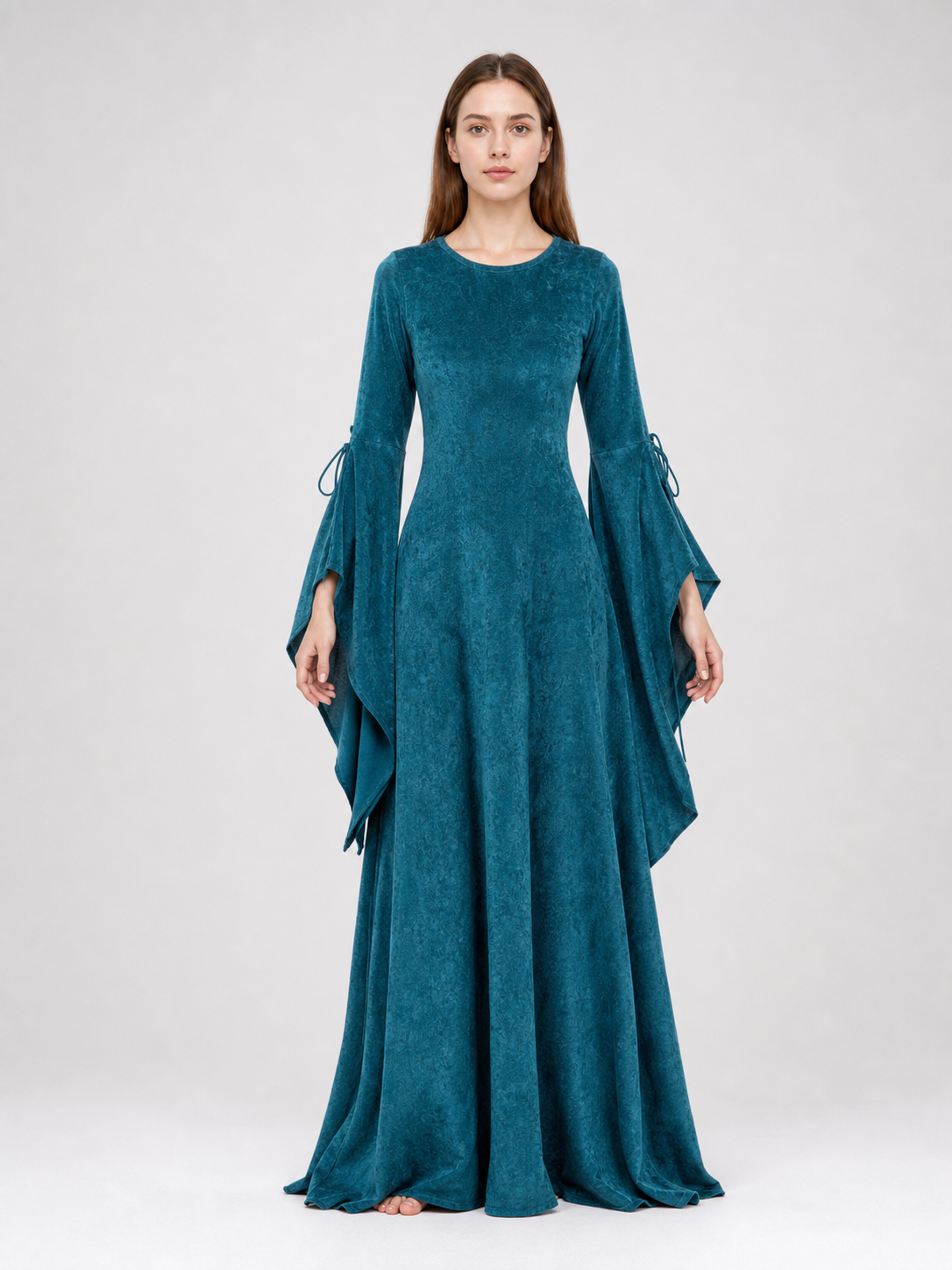 Long Retro-Style Dress with Sleeves and Belt