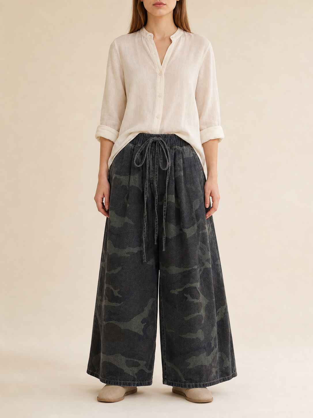 Wide-Leg Cropped Jeans with Camouflage Print
