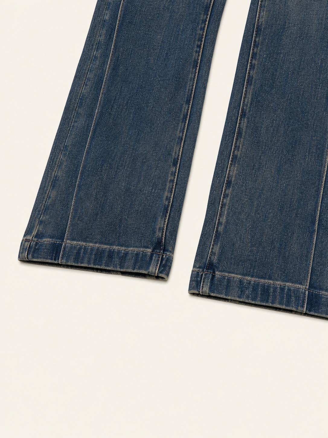 Wide-leg jeans with a faded effect