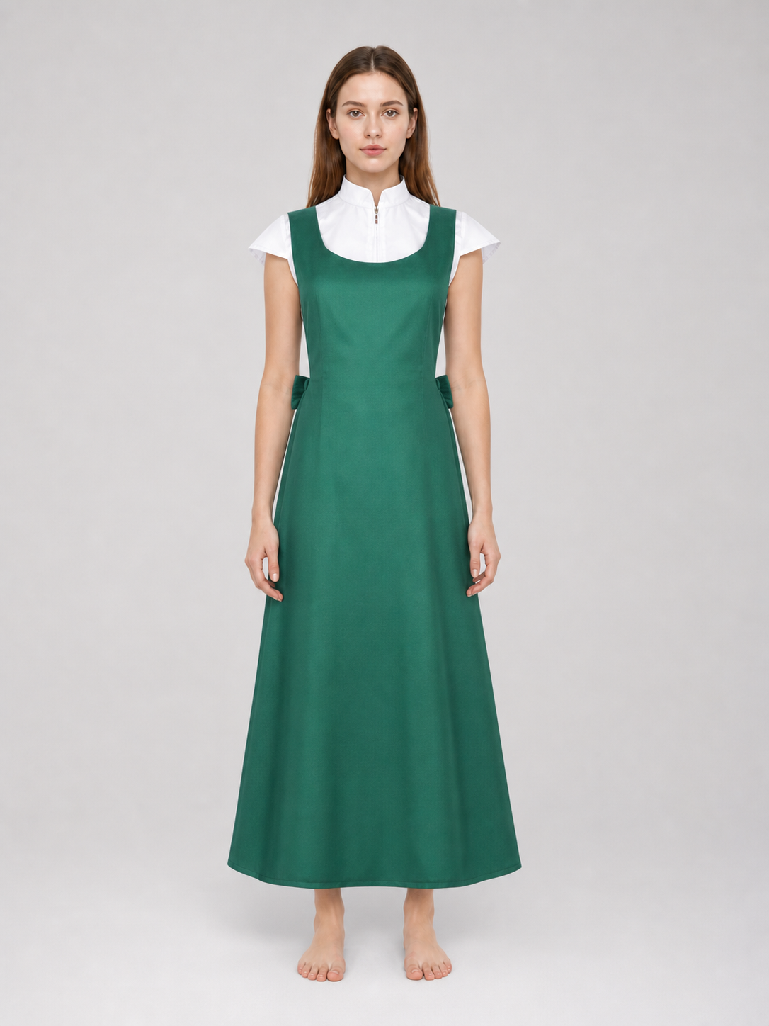 The green Kushina Uzumaki cosplay pinafore dress is designed in the recognizable style of the character from the anime Naruto: Shippuden. The design is a green pinafore dress with a square neckline, wide straps, and open pockets on the side