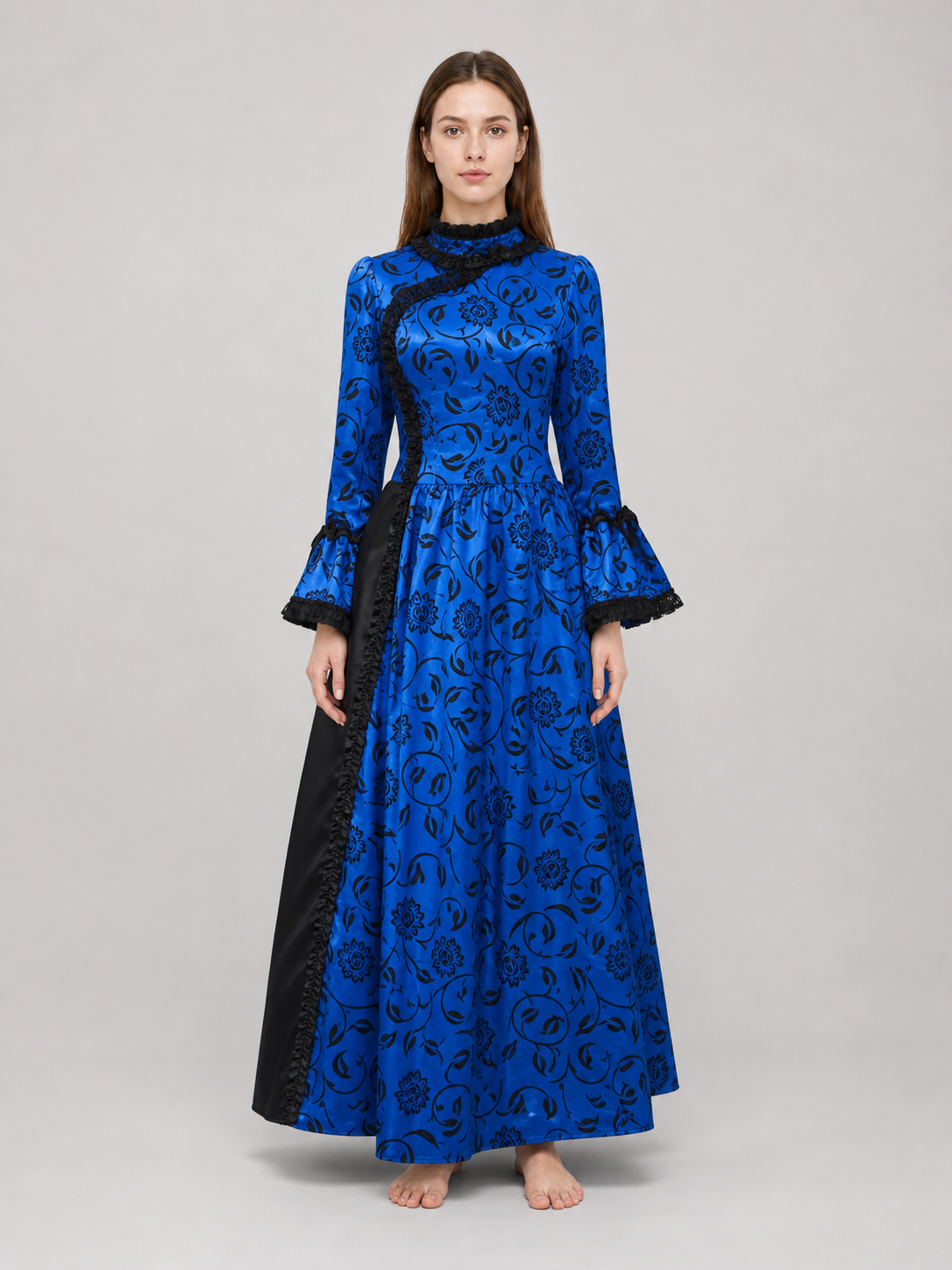 Long vintage-style dress with a floral pattern