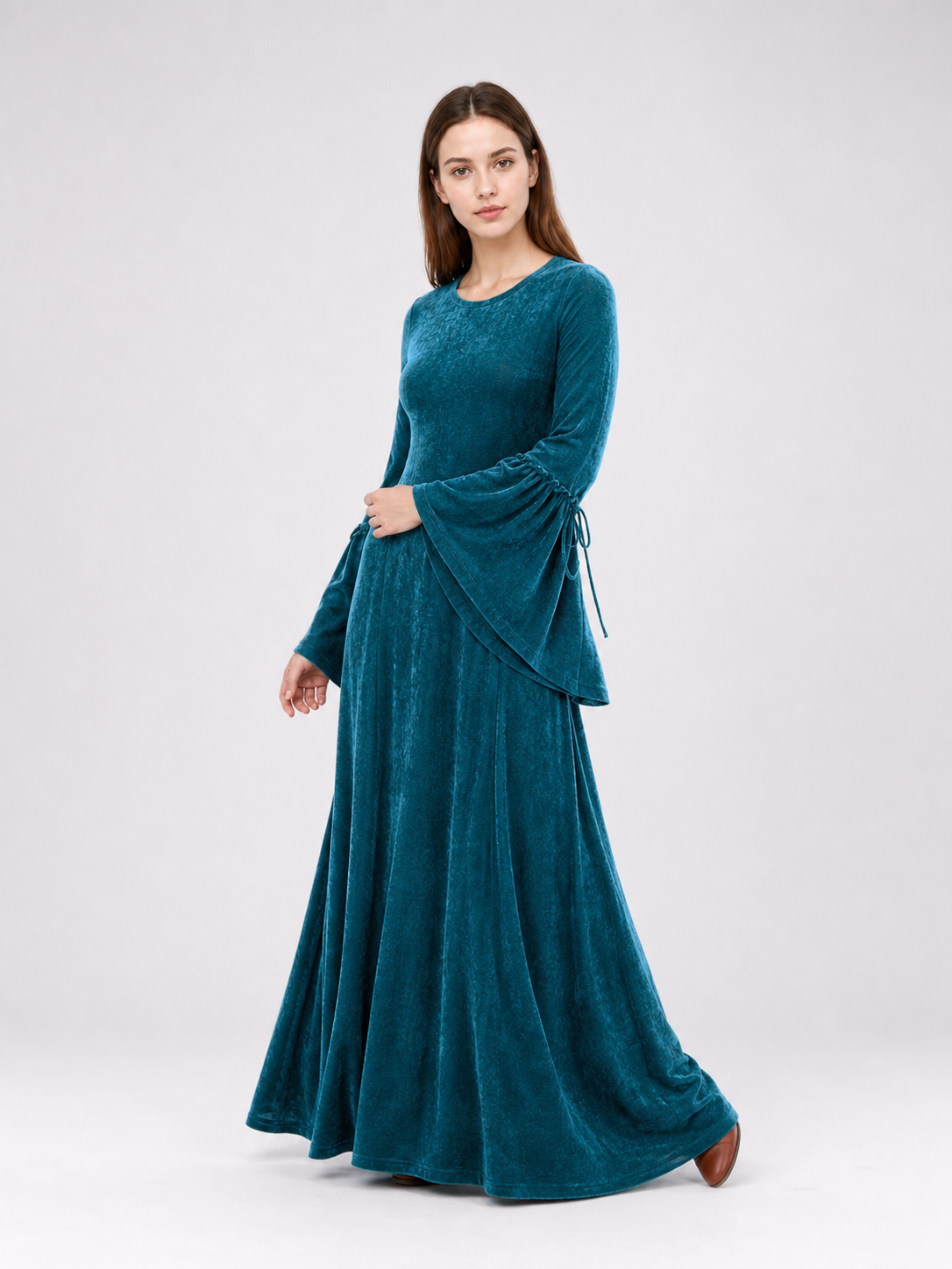 Long Retro-Style Dress with Sleeves and Belt