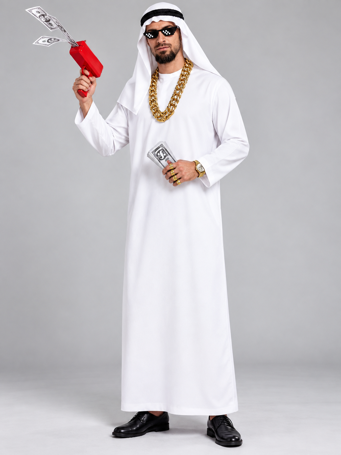 White long shirt with a straight silhouette down to the ankles