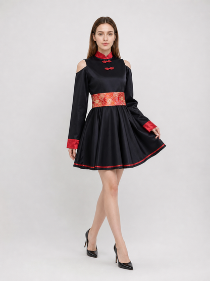This costume dress is designed for striking theatrical looks and is suitable for cosplay, costume parties, themed performances, and photo shoots. The model follows a traditional Chinese style with expressive decorative details. The main col