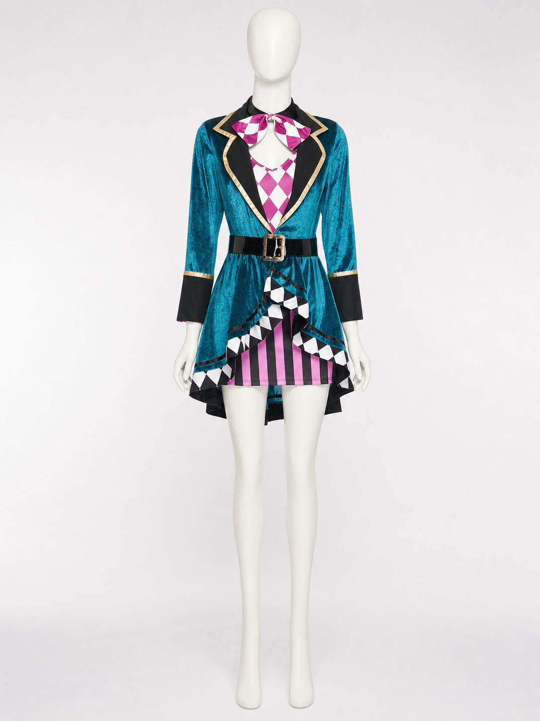 The set is designed in a pirate theme and combines clothing with distinctive character details. The main color accents are white, pink, turquoise, gold, and black. The upper part features a pink-and-white diamond pattern, while the black co