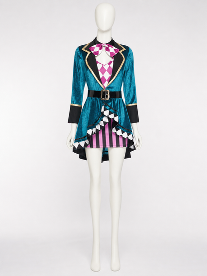 The set is designed in a pirate theme and combines clothing with distinctive character details. The main color accents are white, pink, turquoise, gold, and black. The upper part features a pink-and-white diamond pattern, while the black co