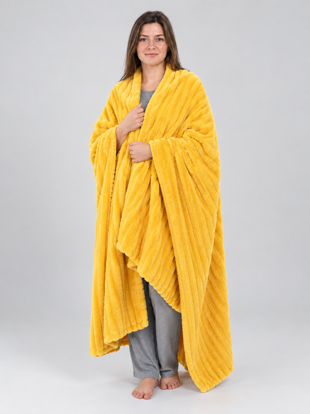 Gold Blanket Made of Polyester and Flannel with Embossed Stripes