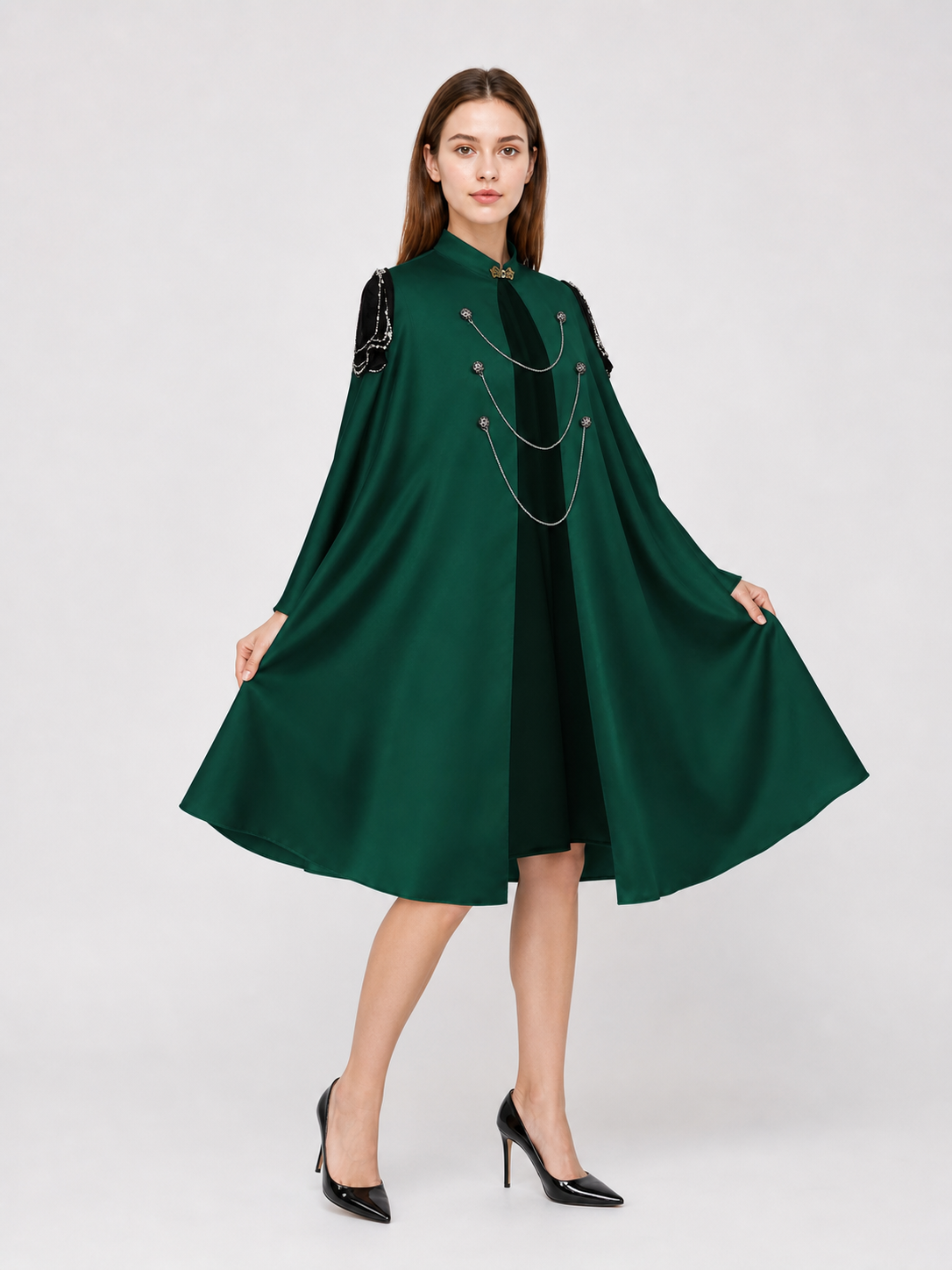Medieval Gothic Cape Cloak, 1-Piece Sleeveless Stand Collar Front-Open Draped Costume With Metal Chain Details For Cosplay Role Play