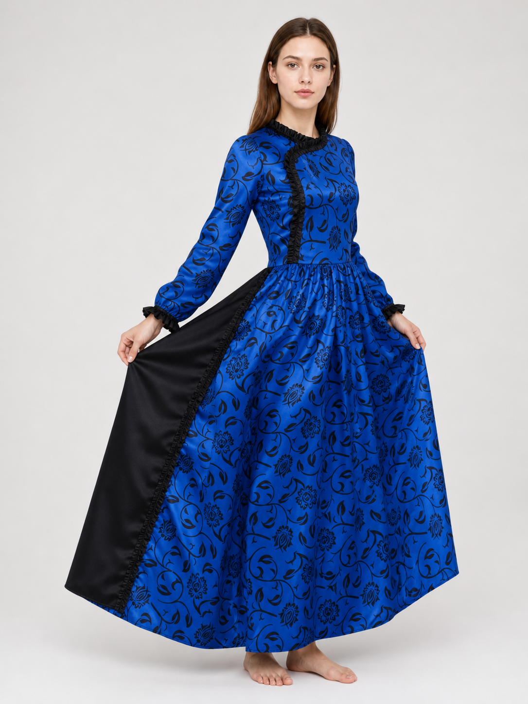 Long vintage-style dress with a floral pattern