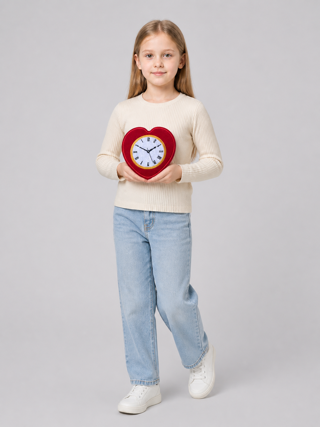 Heart-Shaped Wall Clock with Roman Numerals product detail 2