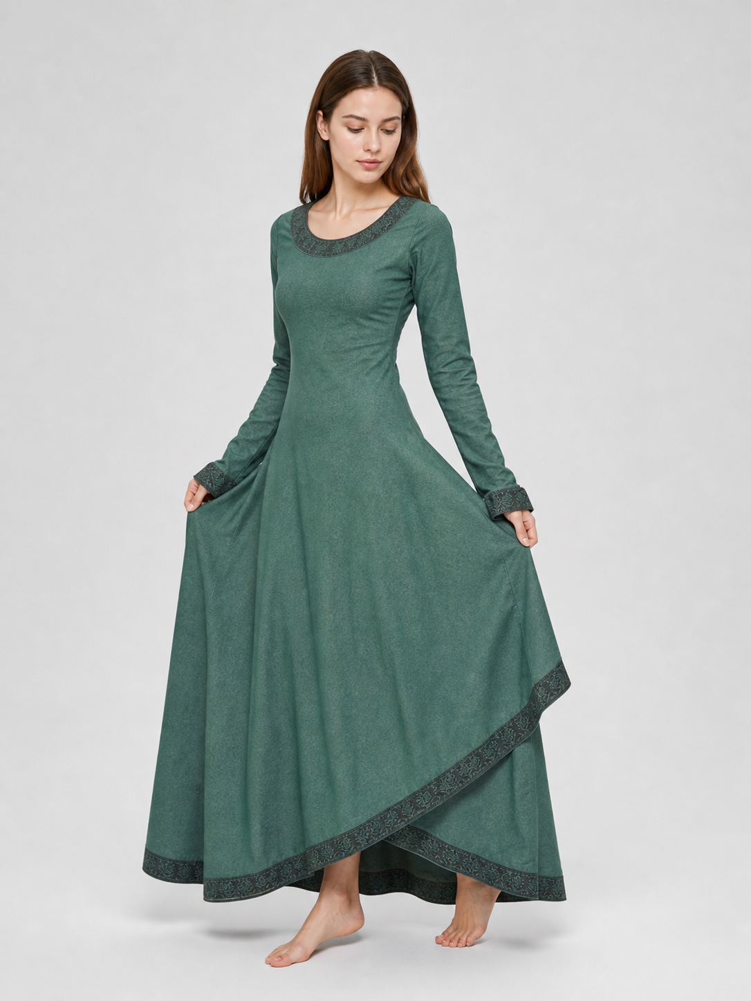 Medieval Green Maxi Dress with Long Sleeves