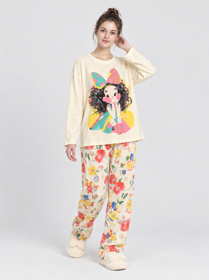 Light pajama set with long-sleeve top and long pants with prints