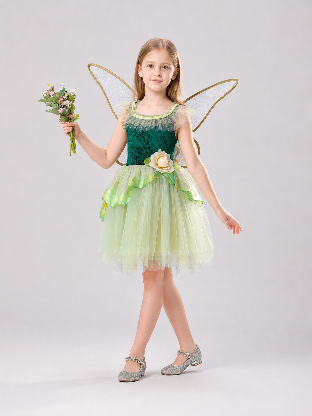 This children's dress is designed as a forest fairy costume and is suitable for performances and the June 1 holiday. The style features a green top with a jacquard pattern, a neat neckline with a ruffle, and a fit that emphasizes the waist.
