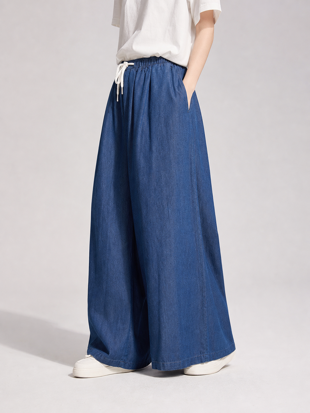 Blue wide-leg pants with an elastic waistband