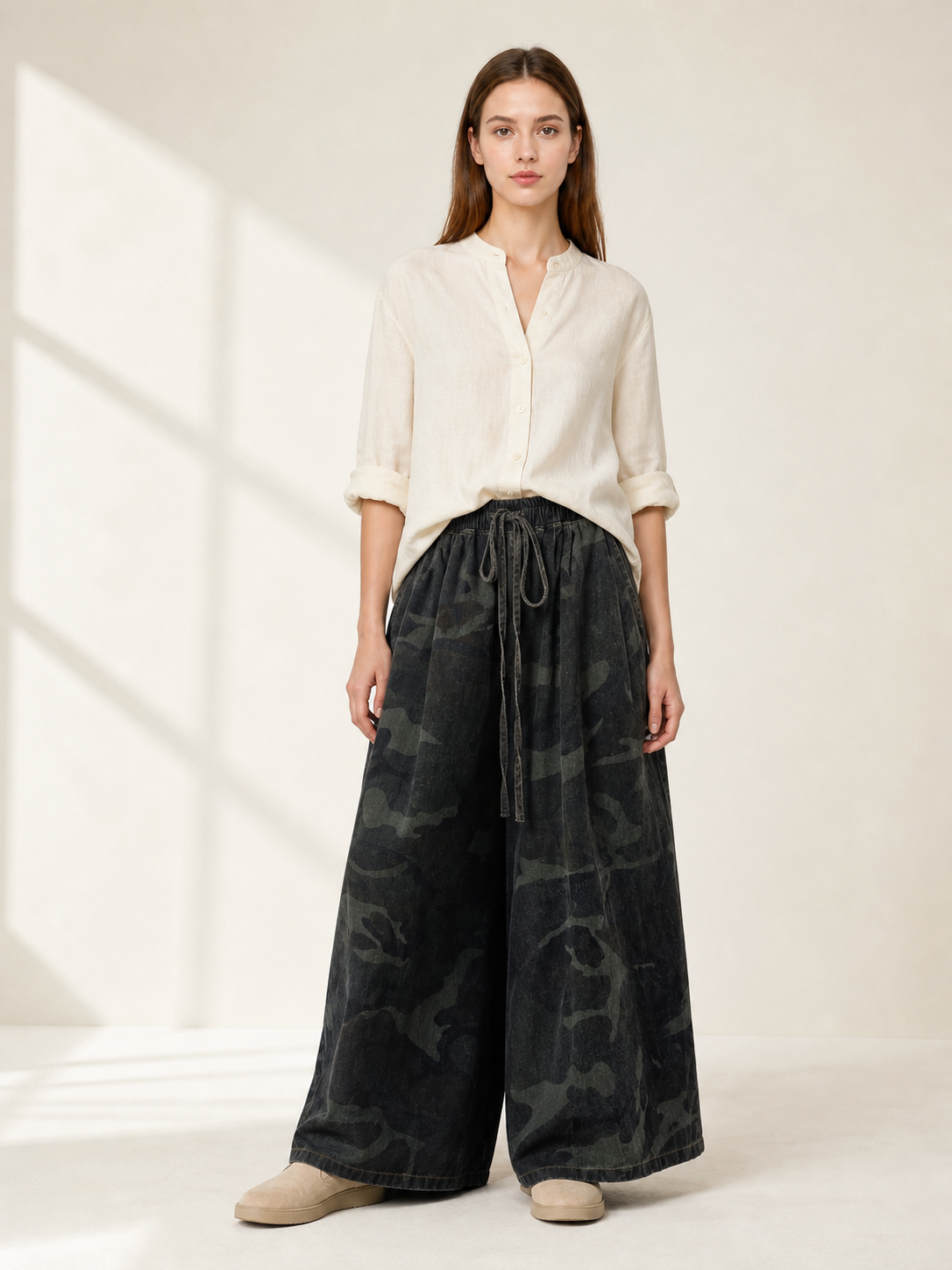 Wide-Leg Cropped Jeans with Camouflage Print