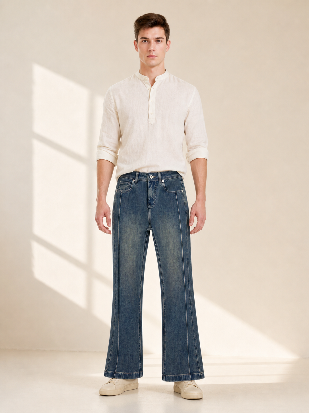 Wide-leg jeans with a faded effect