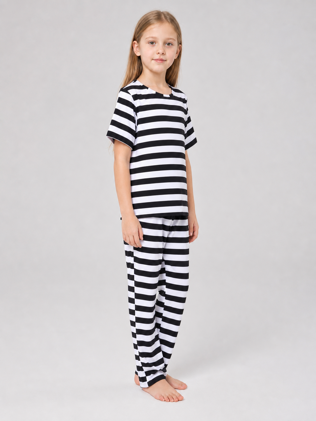 Children’s striped costume for themed outfits. The set is made in contrasting black and white: horizontal stripes appear on the short-sleeve top, pants, and headwear. This pattern immediately creates a recognizable dress-up look and helps a