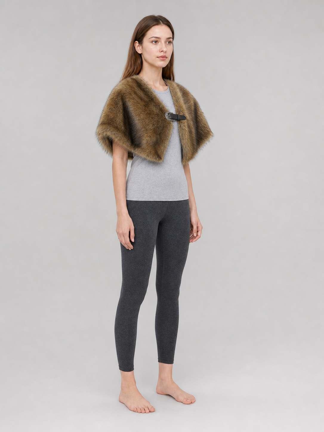 Shoulder cape with a fur texture and long pile