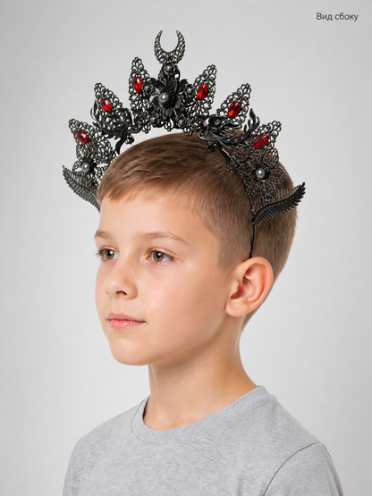 Information card showing the headpiece from the side, with black filigree, red stones, pearl-like beads, and a central horn detail
