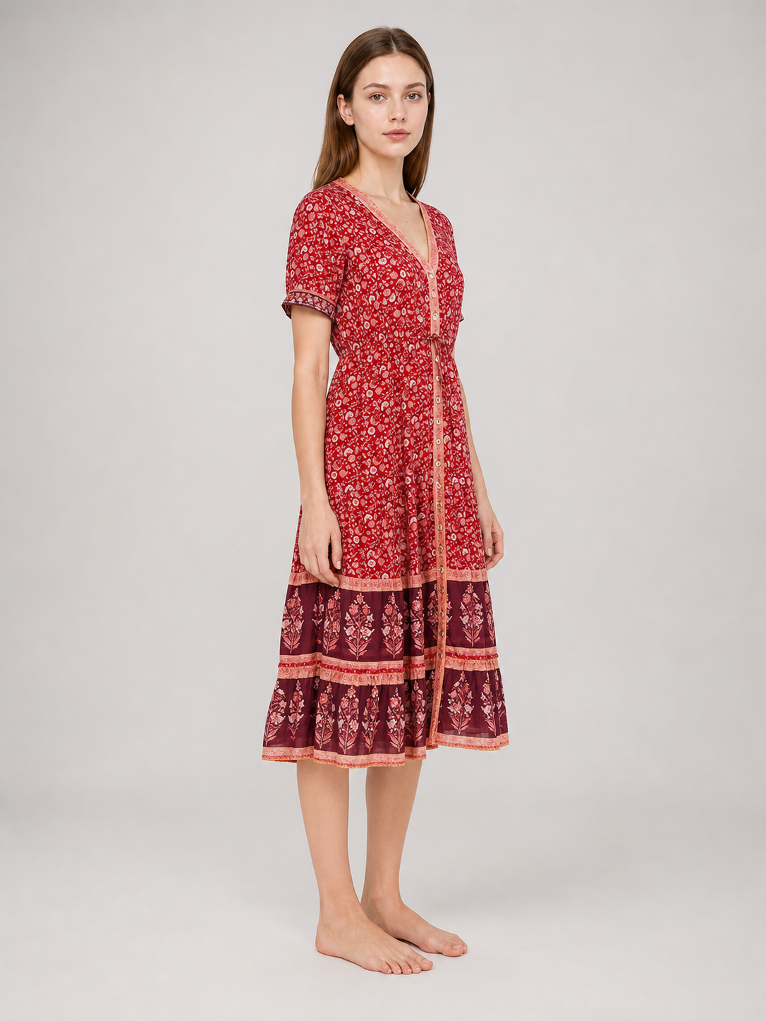 Midi dress with a floral print and tiered skirt