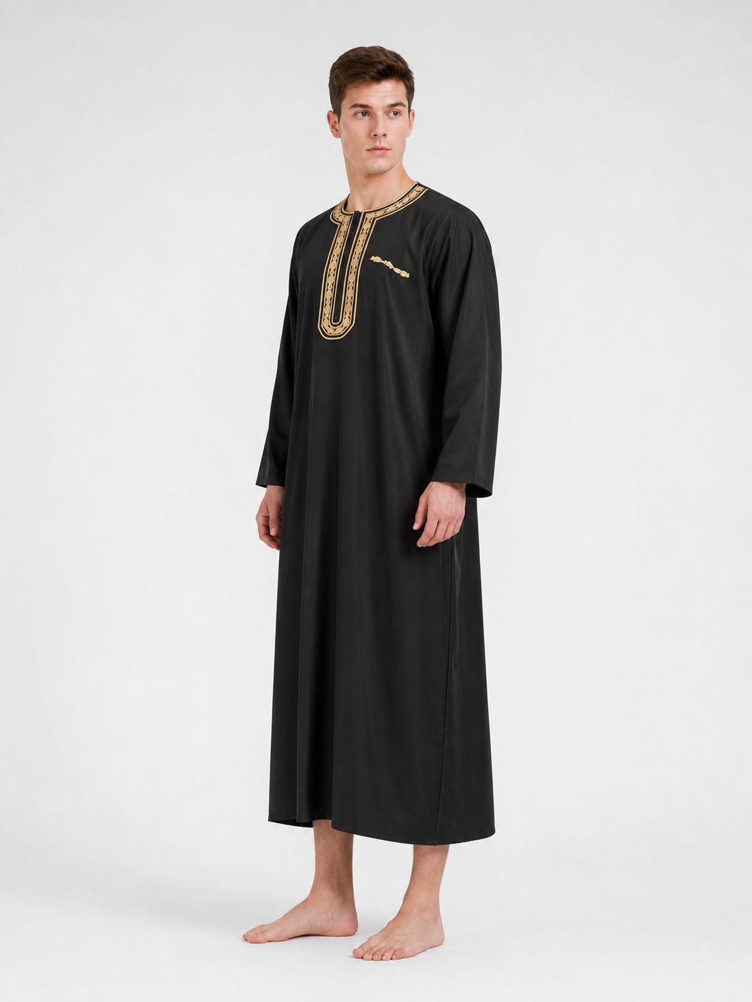 Long loose-fitting Islamic tunic with embroidery