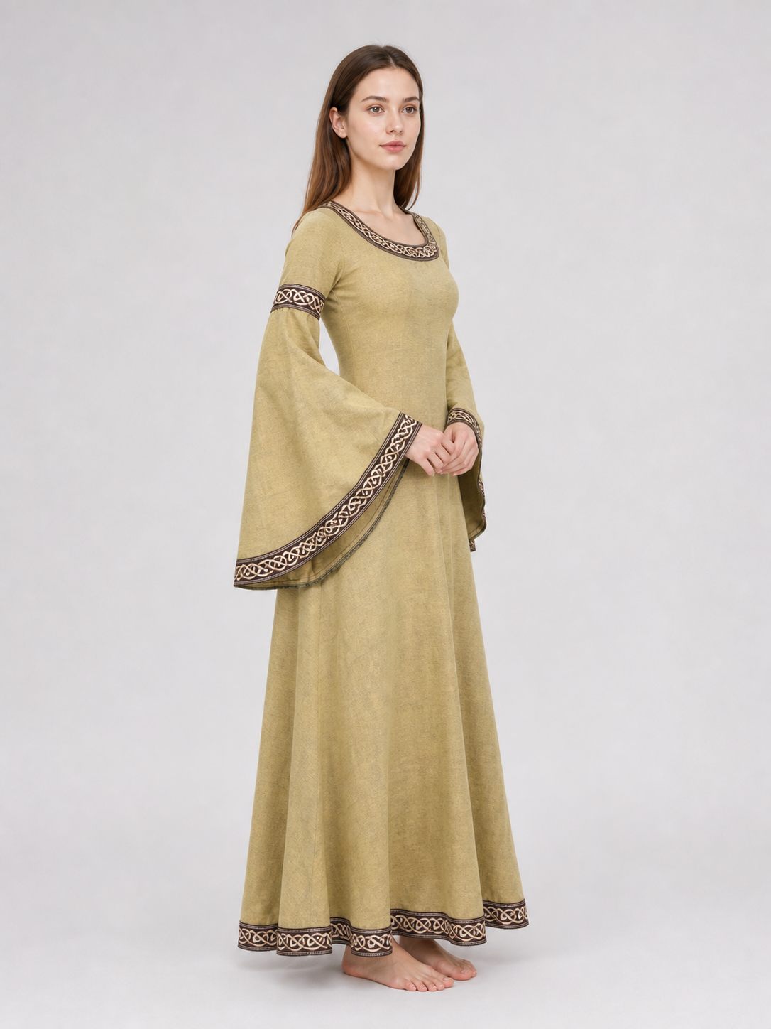 Medieval Long Dress with Pendant and Bag
