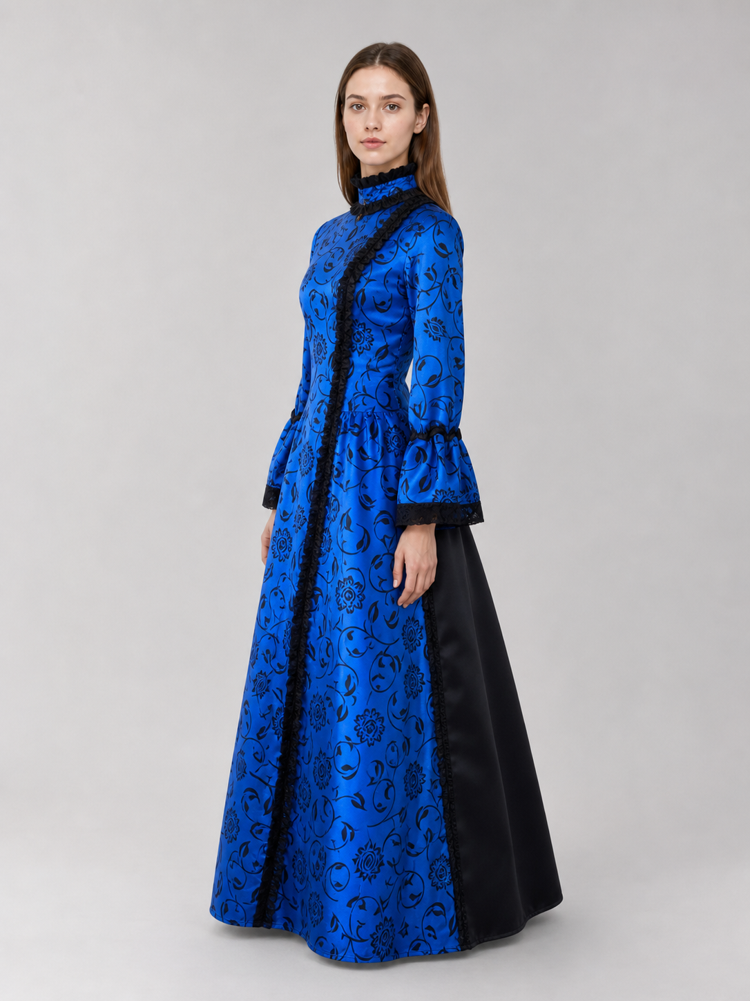 Long vintage-style dress with a floral pattern