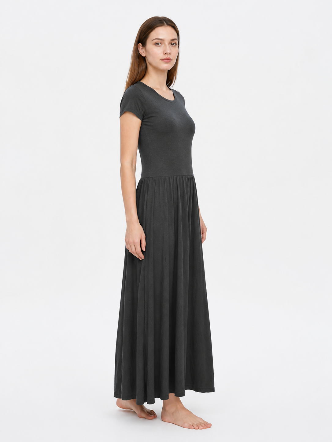 Long dress with short sleeves and pleating side view