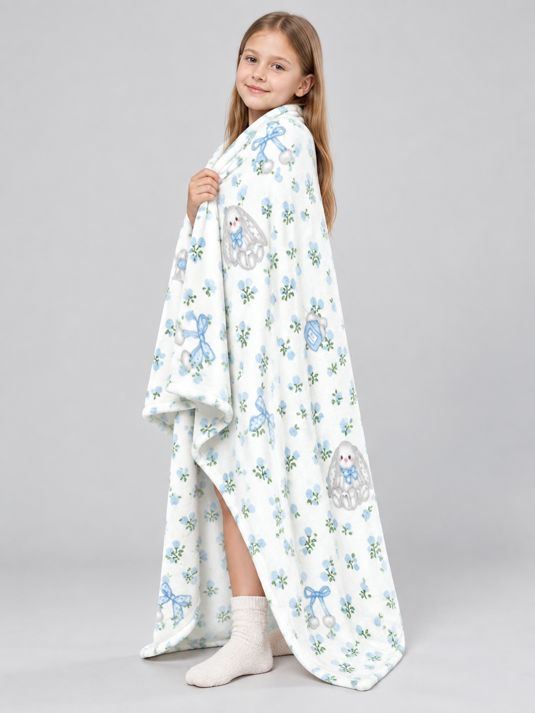 Reversible white blanket with a rabbit and bow pattern