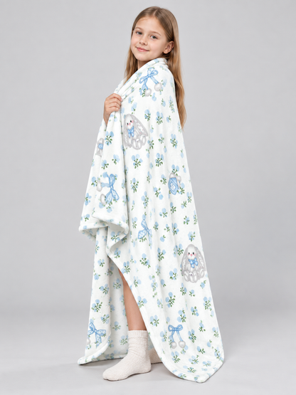 Reversible white blanket with a rabbit and bow pattern