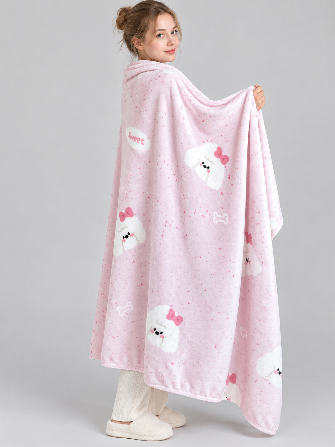 Reversible soft pink and white blanket with print