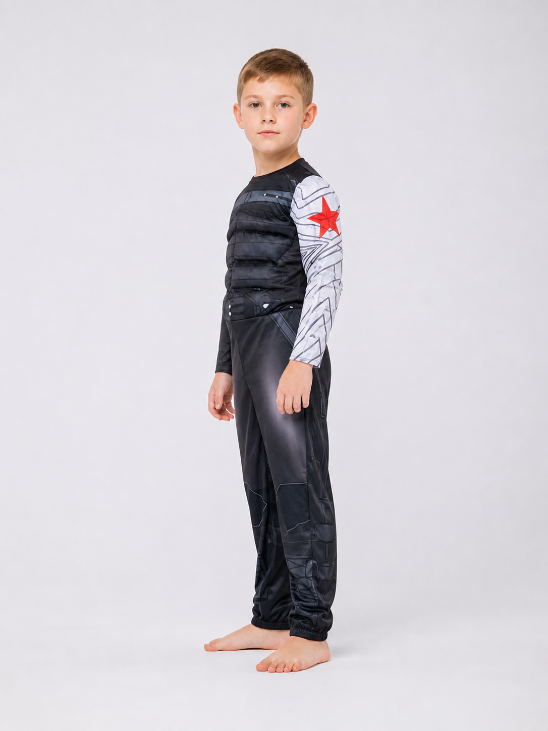 This superhero-style costume set is designed for eye-catching looks, role-play, and costume events. The set includes a one-piece jumpsuit with long sleeves and a mask or headpiece that covers the eye area. The design features an expressive 