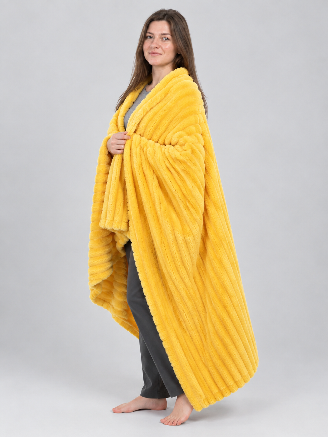 Gold Blanket Made of Polyester and Flannel with Embossed Stripes