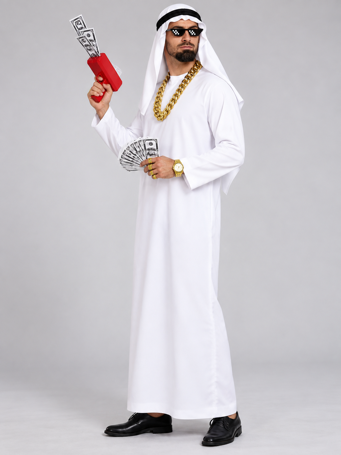 White long shirt with a straight silhouette down to the ankles
