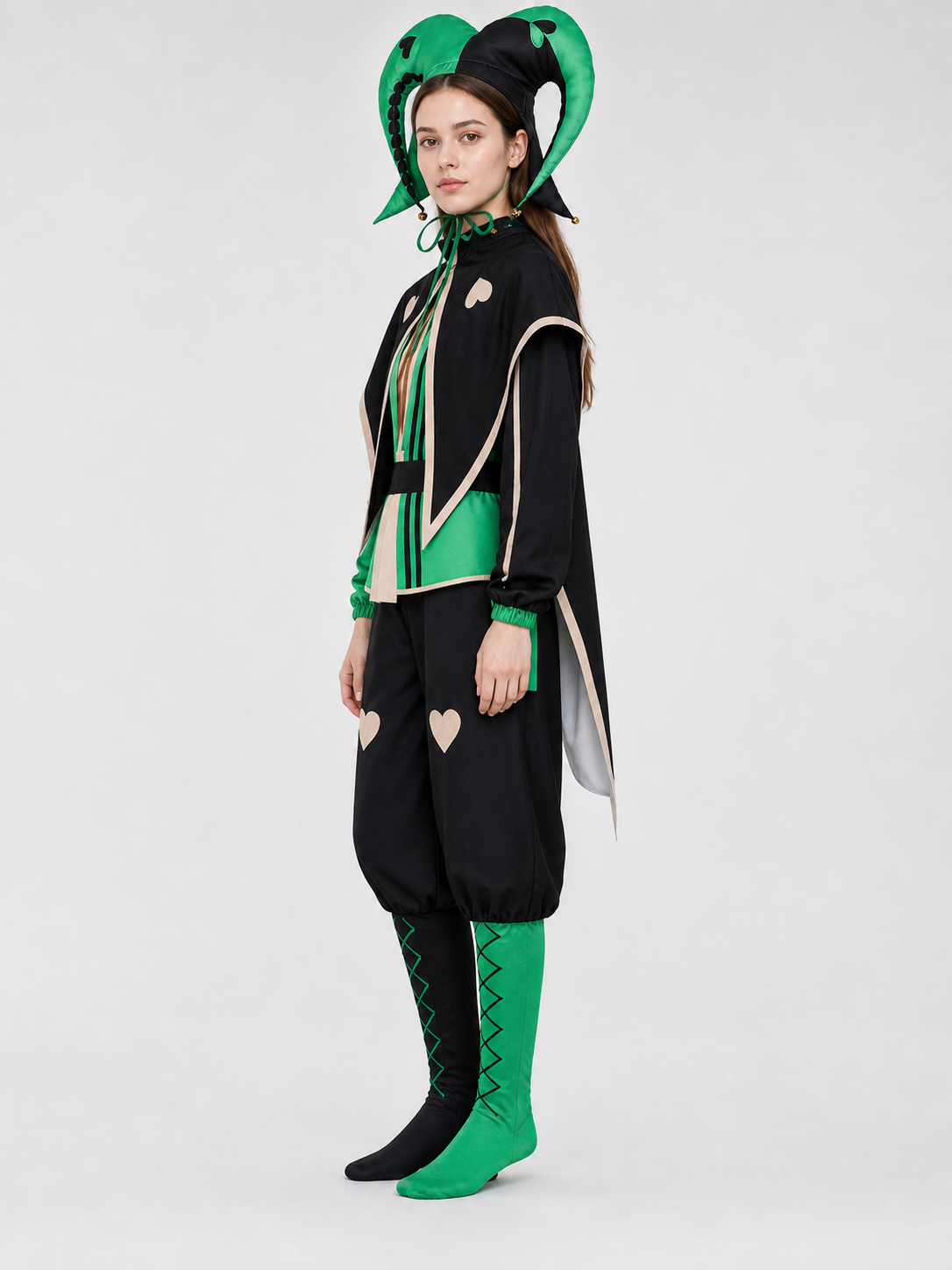 Theatrical clown jester costume in a black-and-green style for cosplay. The set is designed in an harlequin aesthetic and includes a black-and-green one-piece outfit with long sleeves, contrasting cream trim, and geometric panels. Heart-sha