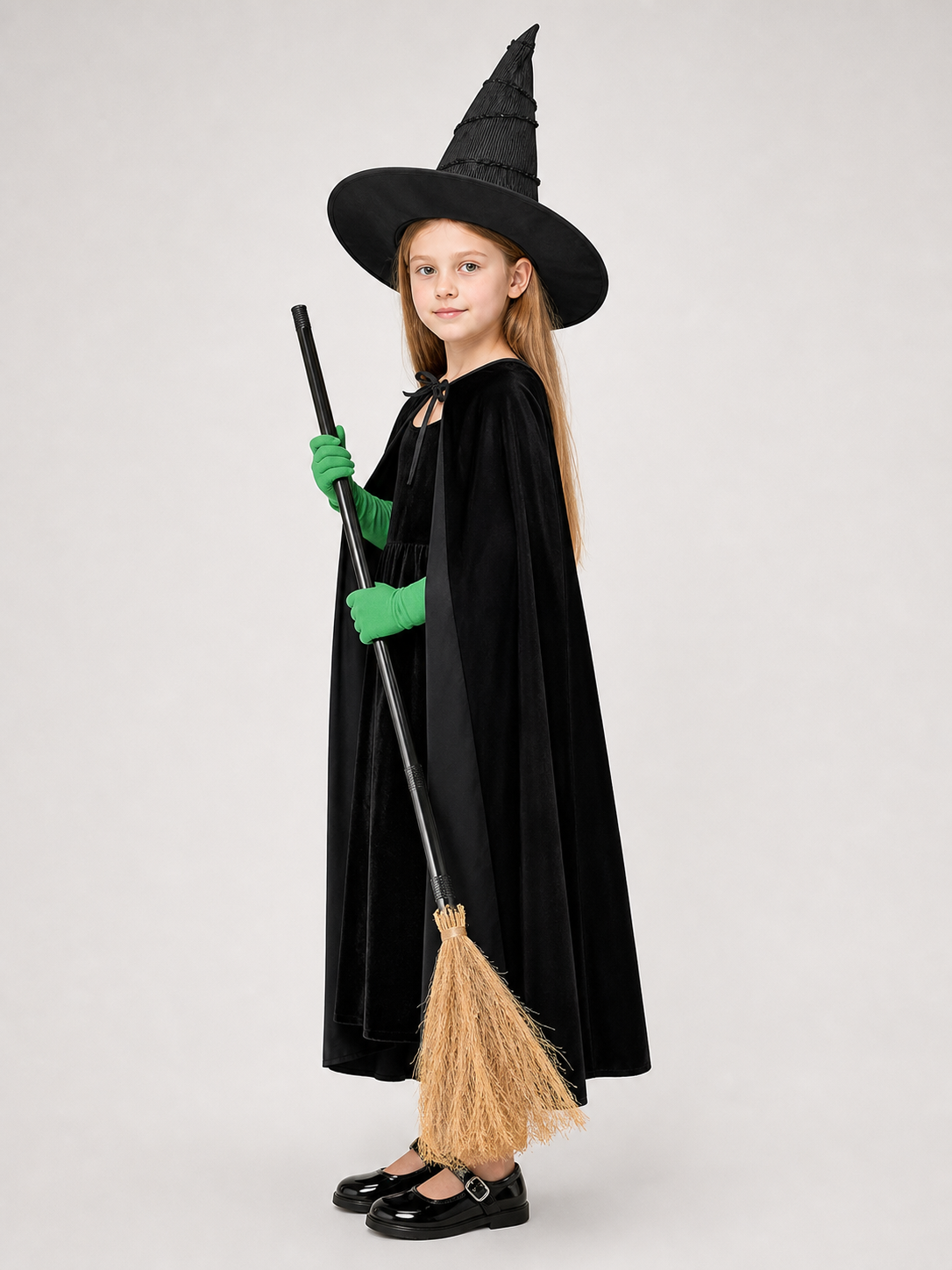 Children's Halloween costume set with accessories